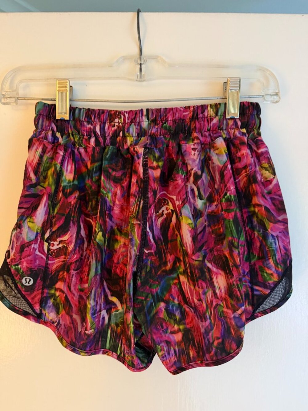 Lululemon: Hotty Hot Shorts: Vibrant multi-color pattern; Size: 2